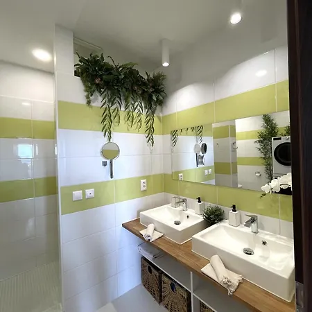 Panorama View Design Apts In Old Town - Free Parking Pressburg