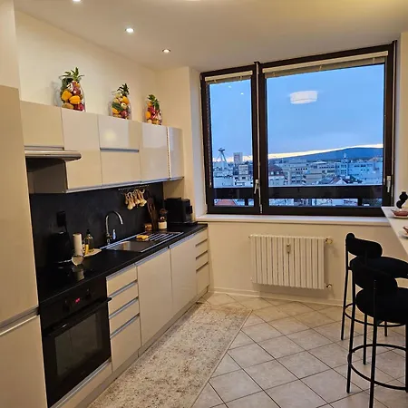 Panorama View Design Apts In Old Town - Free Parking Pressburg