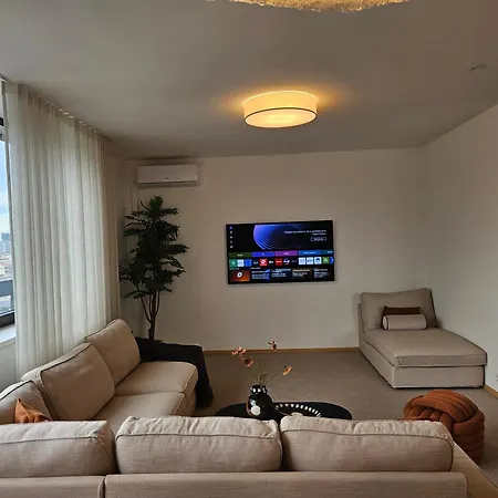 Panorama View Design Apts In Old Town - Free Parking Lägenhet